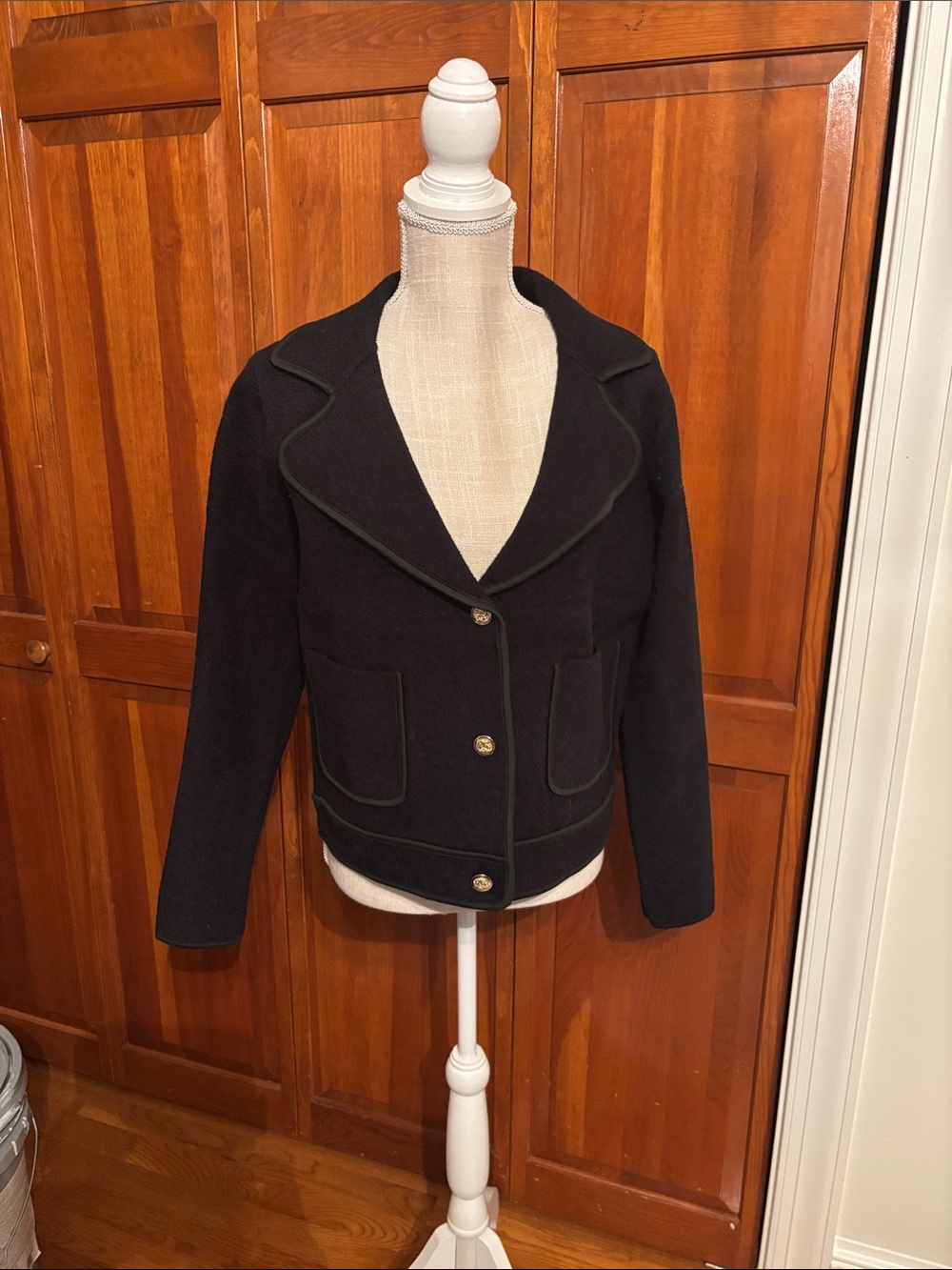 Tahari nwt Women’s Black Wool Blend look  Button Jacket